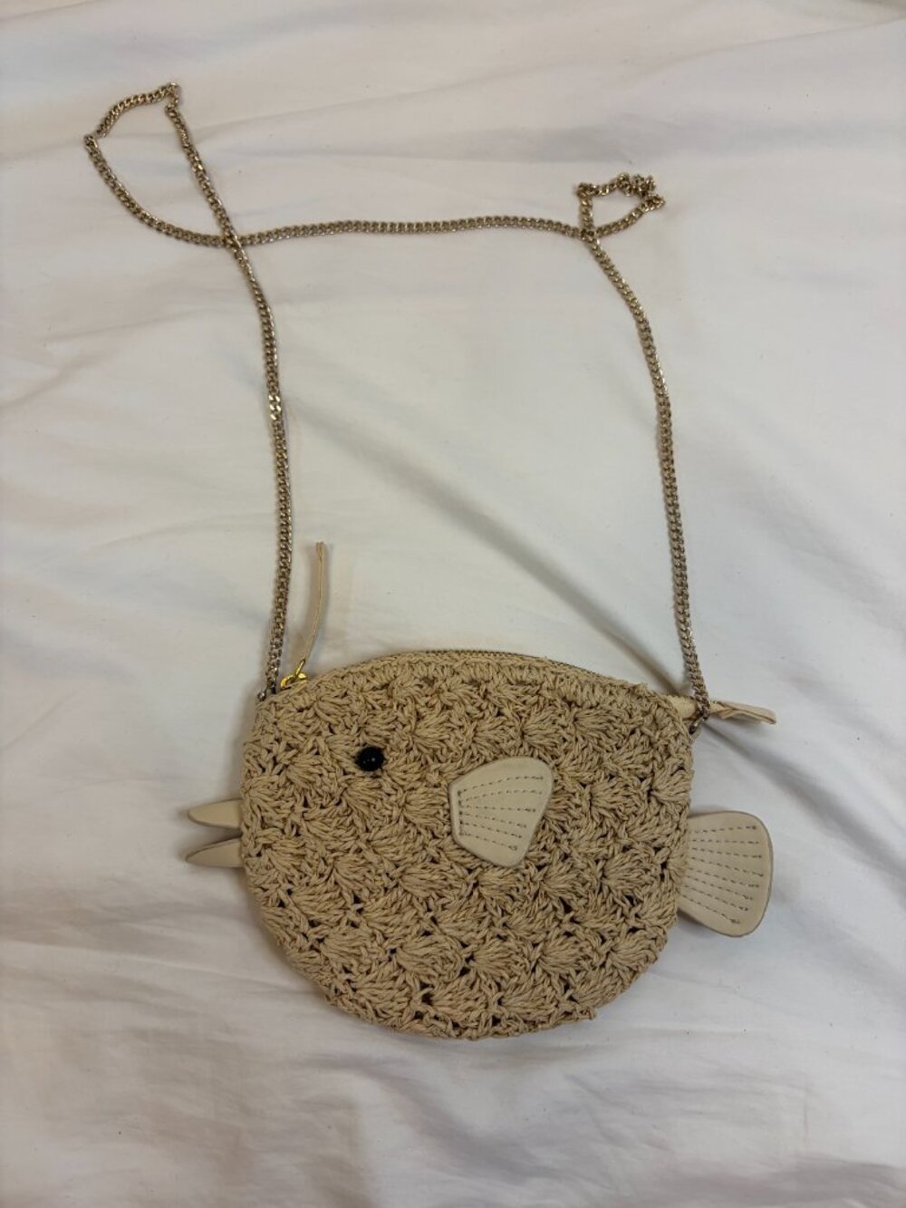 Paper Raffia Small Bird Crossbody Bag with Slim Gold Chain Strap - Picture 4 of 6